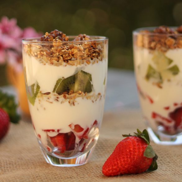 granola con yogurt e frutta