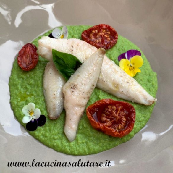 gallinella con la crema di piselli e pomodorini confit