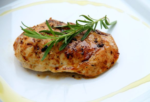 petto di pollo marinato con rosmarino