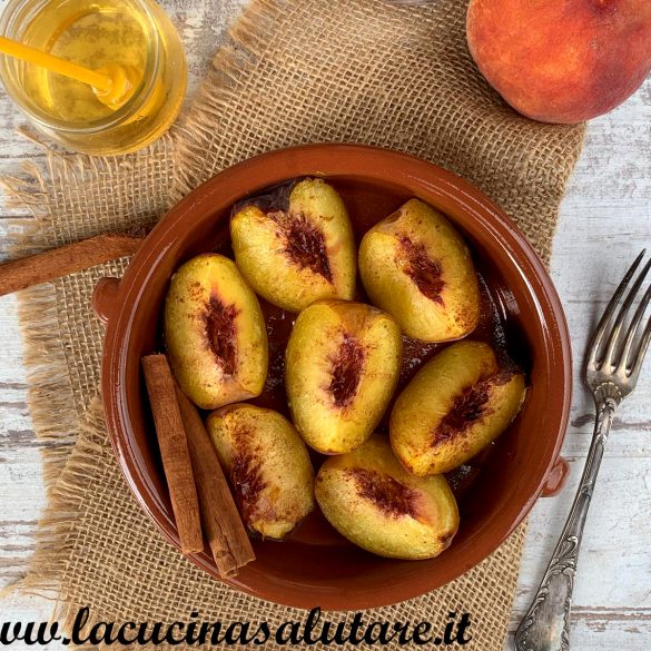 pesche al forno con canella