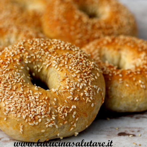 bagel con semi di sesamo