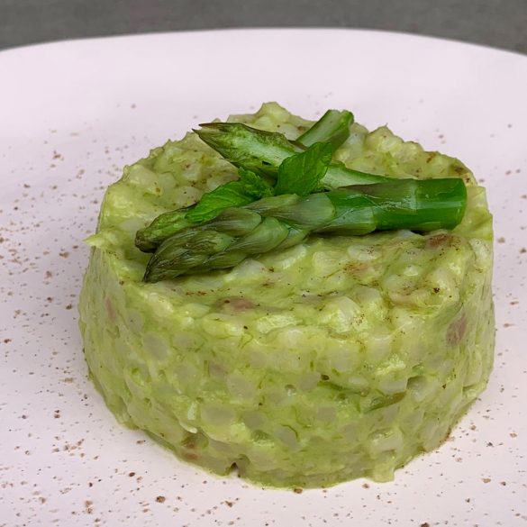 Fregola con crema di asparagi e sale affumicato Fregola con asparagi