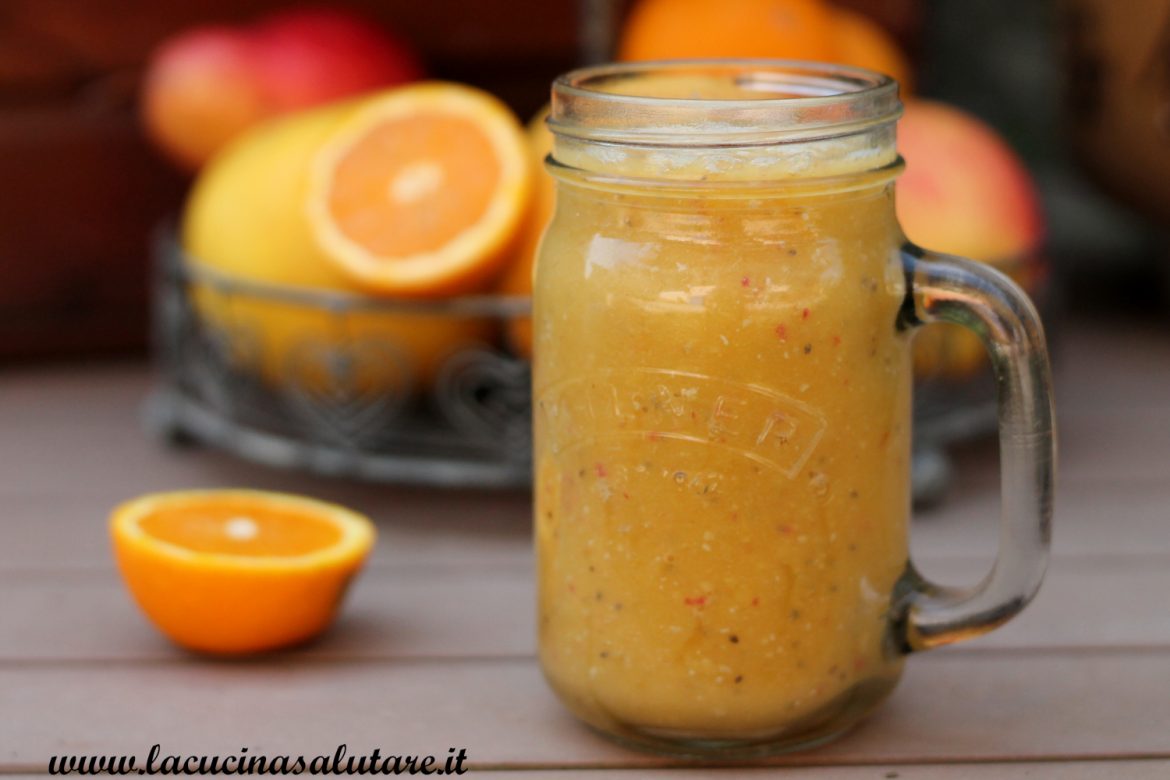 frullato di mango, banana, arance e semi