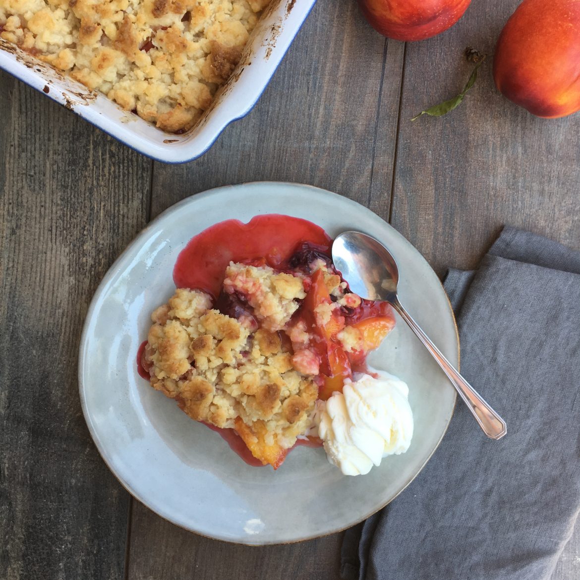 sbriciolata di cocco con frutta estiva