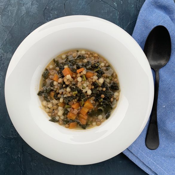 zuppa di lenticchie, cavolo nero e fregola