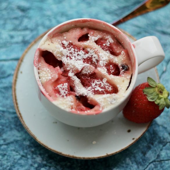 torta in tazza con fragole mugcake