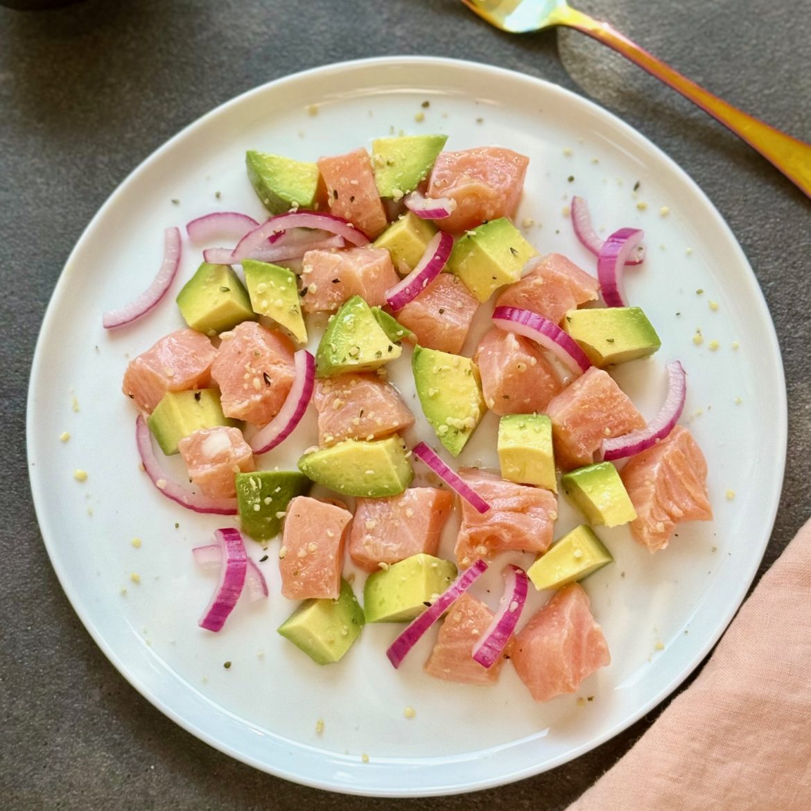 Salmone crudo marinato con avocado